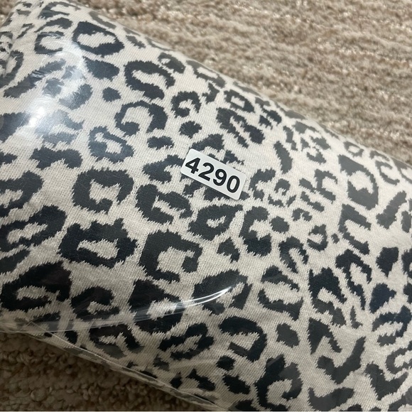 🏷️ 5 for $25 - Torrid Animal Print Leggings - Picture 10 of 10